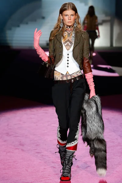 Look 8